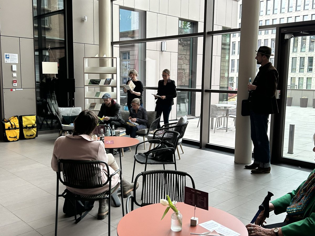 Jetzt im <a href="/ForumWissenGoe/">Forum Wissen GÖ</a>: 
Feier zum 20-jährigen Bestehen des Universitätsverlags #Göttingen (<a href="/univerlag/">Universitätsverlag Göttingen</a>) mit Eröffnung einer Leseecke.
Was könnte das Jubiläum besser markieren?

 <a href="/subugoe/">SUB Göttingen @subugoe@openbiblio.social</a> @margoline