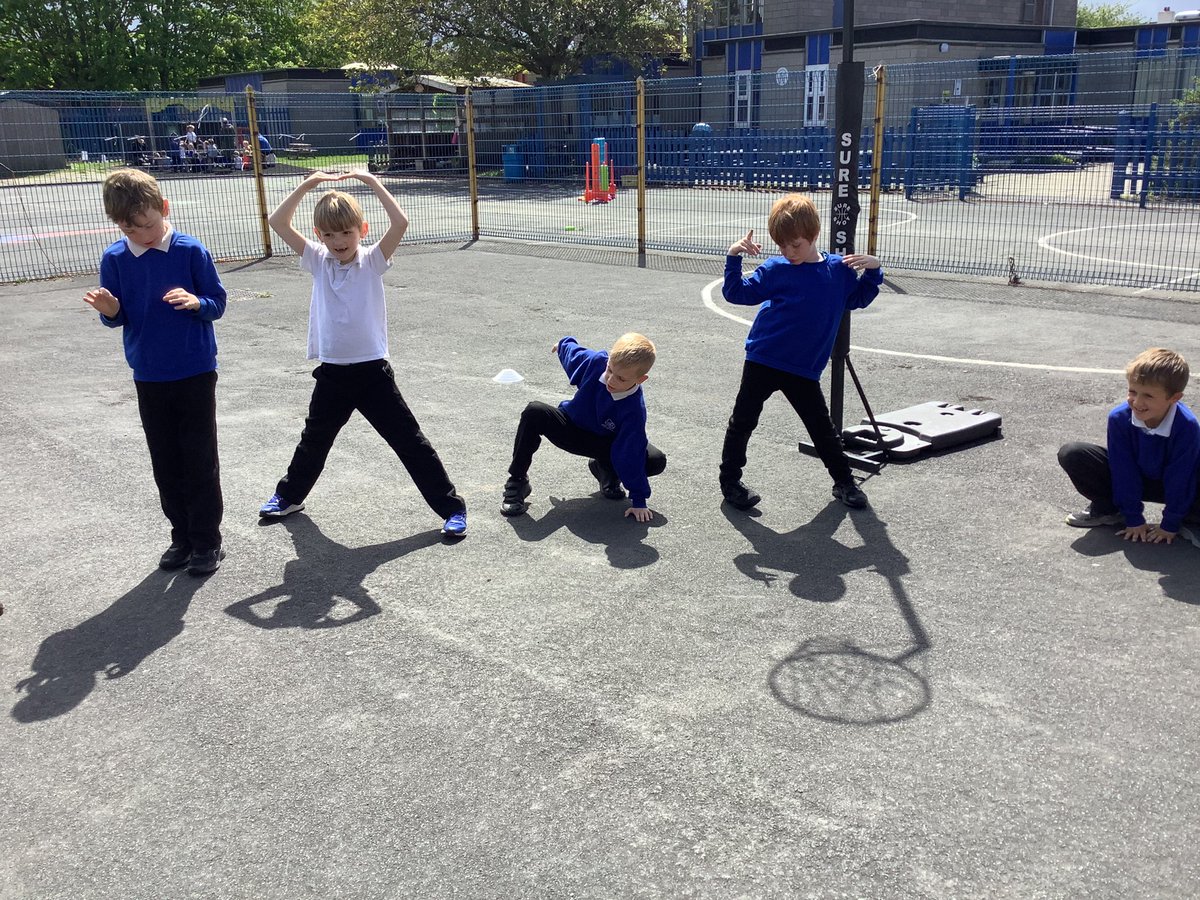 RPS_Adders's tweet photo. We have had such a great afternoon being scientists and observing changes to shadows. We went outside to observe our shadows and also created shadow shapes. @Riverside_Pri #riversidesciencesquad https://t.co/uECUMl5IwP