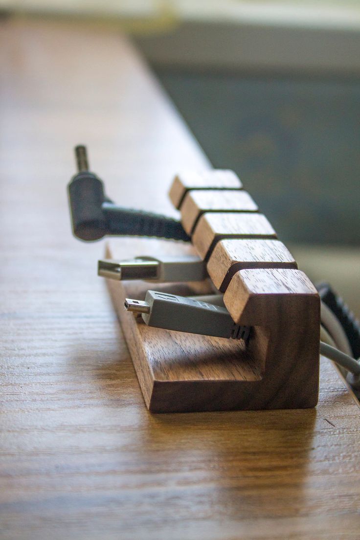 rughanidarshan's tweet image. Tame the cable jungle: Get your wires under control with cable organizers and a dedicated charging station. A clutter-free workspace is a happy workspace! #TechOrganization #Declutter