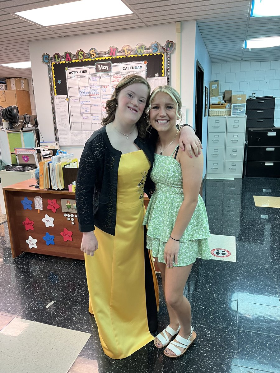 AlexaDaniels23's tweet photo. Last STARS prom with the most amazing people ever !! I love you guys so much !! You’re all going to do great things. @BVACoachRod @CALU_softball https://t.co/jza6S1xqp5