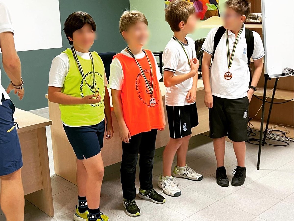 CAntoniorrobles's tweet photo. ¡Miniolimpiadas! Nos hemos divertido y esforzado y en algunos casos obtenido premio....¡Hay que seguir entrenando! 🤾🏻‍♂️⛹🏻‍♀️🏸⚽️🏒🏊🏻 #miniolimpiadas #diversion #deporteessalud https://t.co/0ZuIzE5YYM