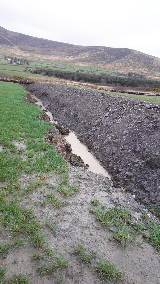IrelandsEnviro's tweet photo. 13/24 Answer: #channelisation is designed to move water away faster! This means peak flows can be  higher 📈with more power 🌊👊👊

This results in #scouring of the river bed (and damage to the flora &amp; fauna occupying the habitat) in modified, heavily drained river systems.😓 https://t.co/ypVoPxGiVe