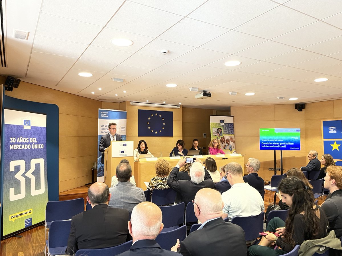 accio_cat's tweet photo. 🇪🇺30è aniversari del #SingleMarket!

Hem presentat eines per impulsar la internacionalització de les empreses catalanes com:
👉Oficina de barreres
👉Catalonia Trade Portal
👉Alertes de comerç internacional

@eencat @comissioeuropea @cambrescat @CambraBCN
https://t.co/HwGeZ9adWD https://t.co/soY8wpXQ1S