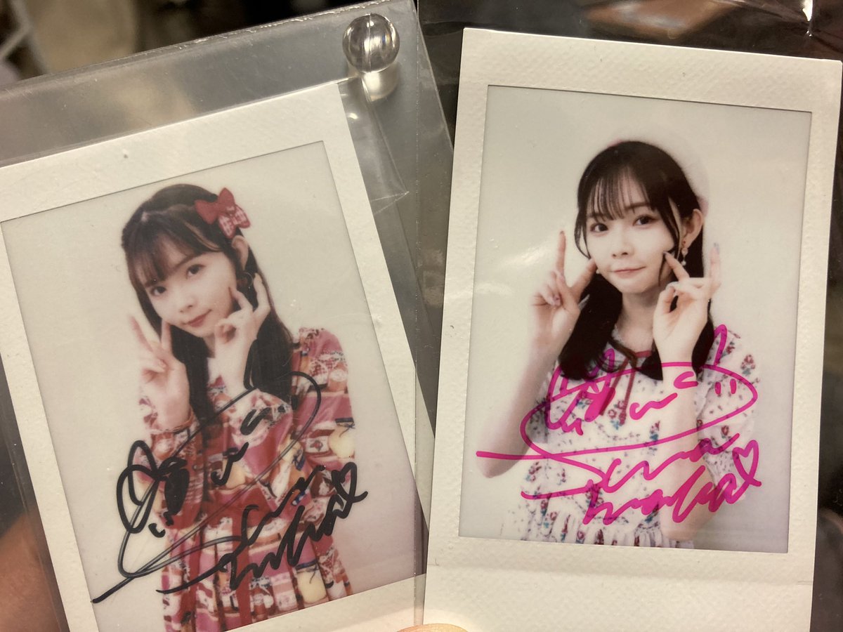 makiDIA_sti's tweet photo. 今回頂いたチェキ飾ろうと思ったら、 #FineDays のときと同じポーズだった✌️✌️

可愛い……ほんとに可愛い…………

 #諏訪ななか_StarryGarden https://t.co/rhVpFufhyI