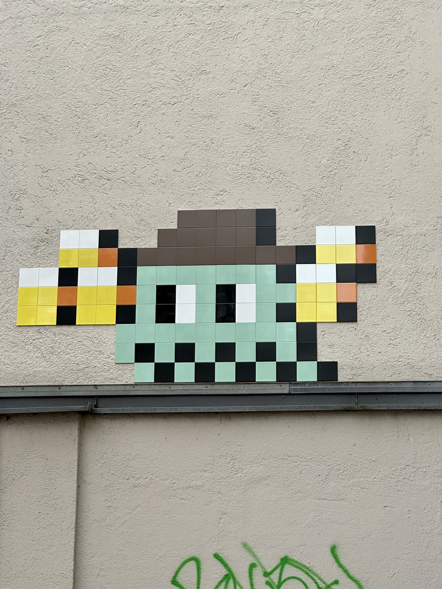 Die französische Antwort auf #Banksy taucht an immer mehr Fassaden in <a href="/muenchen/">München</a> auf. Die pixeligen Kachel-Kunstwerke des französischen Street-Art-Künstlers "Invader", die an das Computerspiel "Space Invaders" erinnern, in der #Max- und #Isarvorstadt.