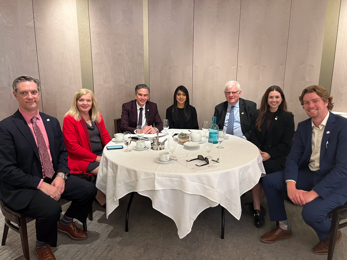 Had an engaging discussion with <a href="/BardishKW/">Bardish Chagger</a>, @ValBradfordMP, and <a href="/TimLouisKitCon/">Tim Louis 🇨🇦</a> yesterday. Thank you for chatting about the importance of sustainable Canadian chicken with us! #IHeartChickenFarmers