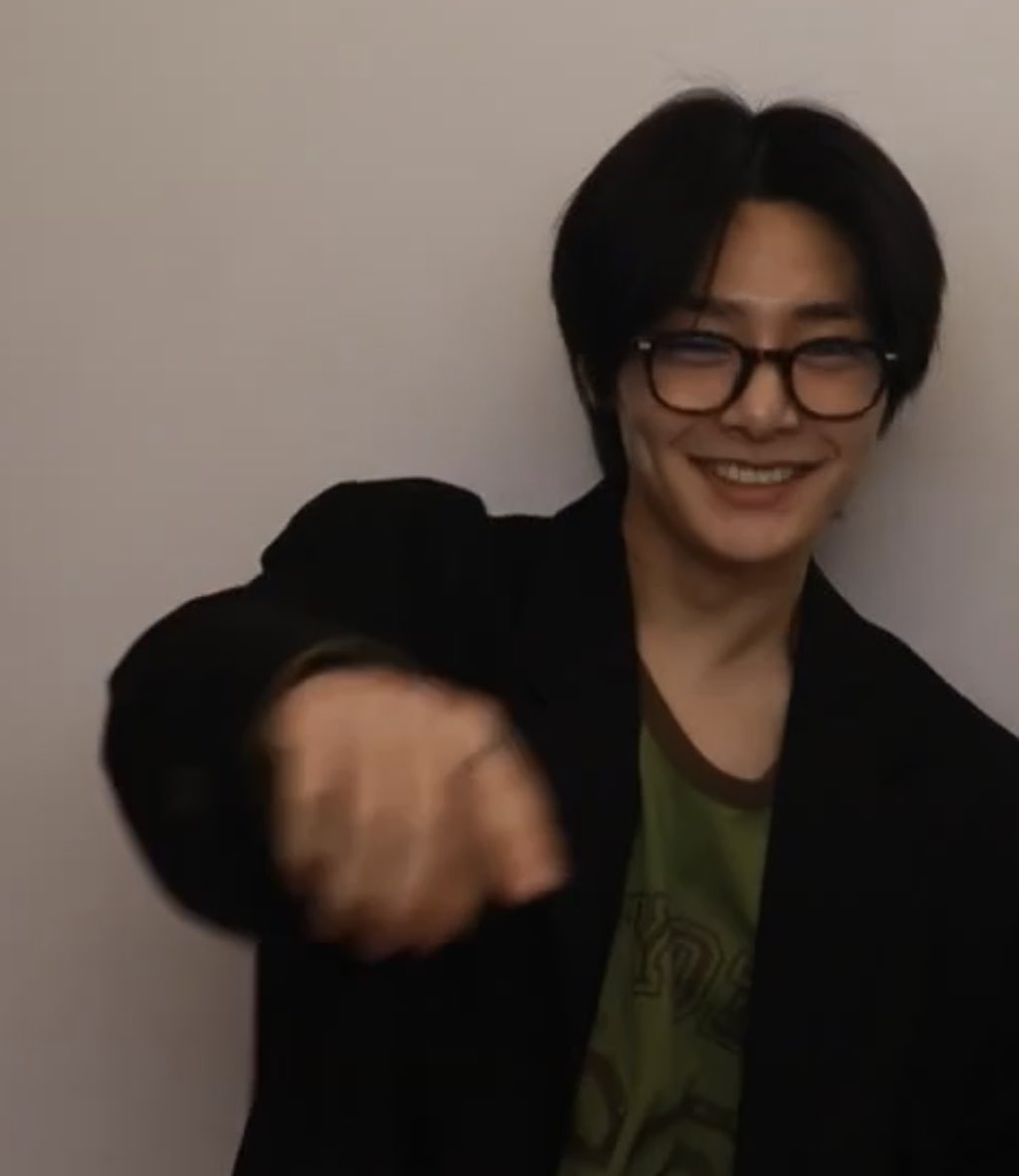 divefordolphin's tweet photo. 아 이거 너무 훈남이라 힘드네요… https://t.co/mg8jMKVr7s