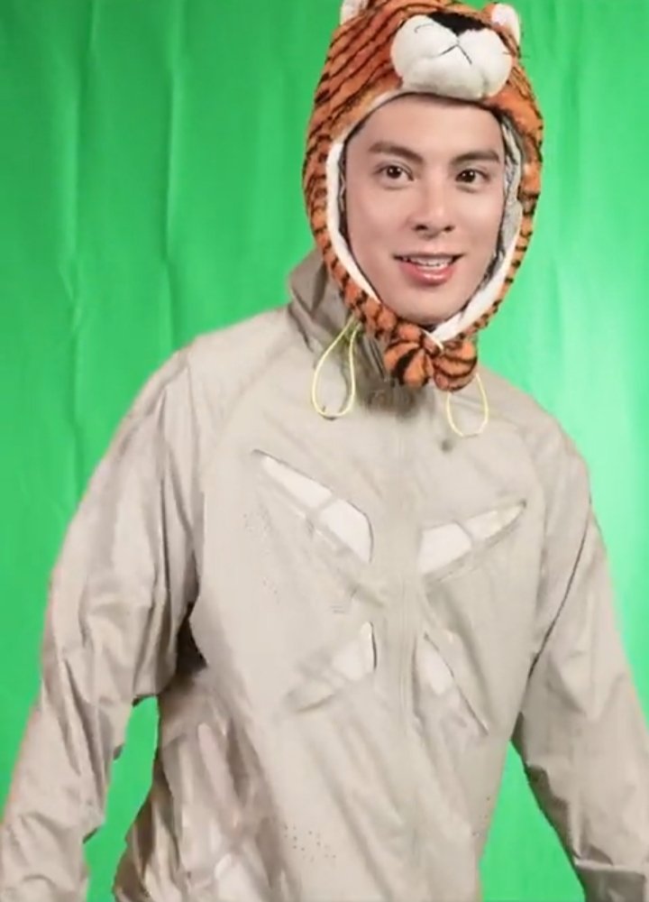 MissBeng31's tweet image. So cutie handsome tiger🐯😊
#DylanWang #WangHedi 💜
#Xtep #特步