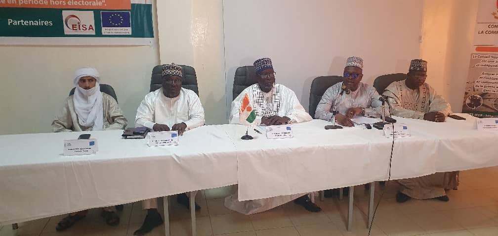 NigerEisa's tweet photo. Ouverture d’un atelier de formation sur la Gestion du pluralisme en période hors électorale, à l’adresse des nouveaux membres élus du CSC, en présence de M. Salifou Labo BOUCHE, P/R CSC, des autorités locales et de M. Aimé KONAN, D/P EISA,ce mardi 10 mai 2023 à Dosso. https://t.co/7vkFusbxVf