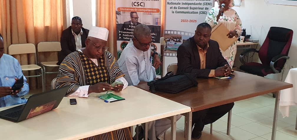 NigerEisa's tweet photo. Ouverture d’un atelier de formation sur la Gestion du pluralisme en période hors électorale, à l’adresse des nouveaux membres élus du CSC, en présence de M. Salifou Labo BOUCHE, P/R CSC, des autorités locales et de M. Aimé KONAN, D/P EISA,ce mardi 10 mai 2023 à Dosso. https://t.co/7vkFusbxVf