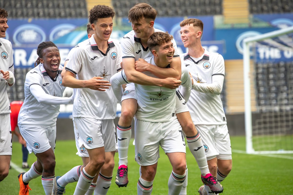 A perfect 10 🤩

#SwansU21s rounded off their season in superb style with a magnificent all-round team performance against Birmingham City at the Swansea.com Stadium. 

📝Report 👉 bit.ly/3LQzSVq