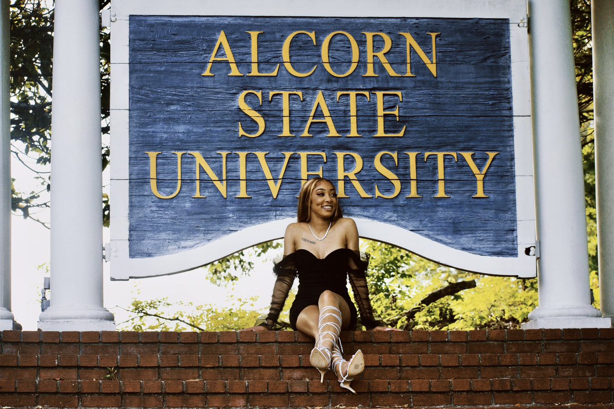 _kayy32's tweet photo. Work hard in silence, let your success be the noise 

Thank you Alcorn State University for the best 4 years! I’ve learned life lessons and made great memories ! This chapter has ended! This is the beginning of my new journey! 
May 13, 2023 💜💛 https://t.co/Pc8x9hrPwL