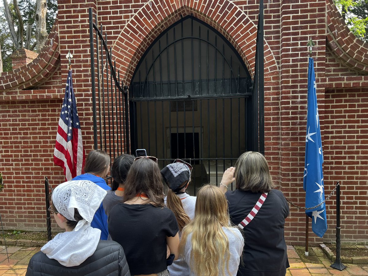 KellySyroka's tweet photo. Bus #4
George Washington’s Mount Vernon
@OOMSDC @OOMS_OLSD https://t.co/k5BtiU1Sf6