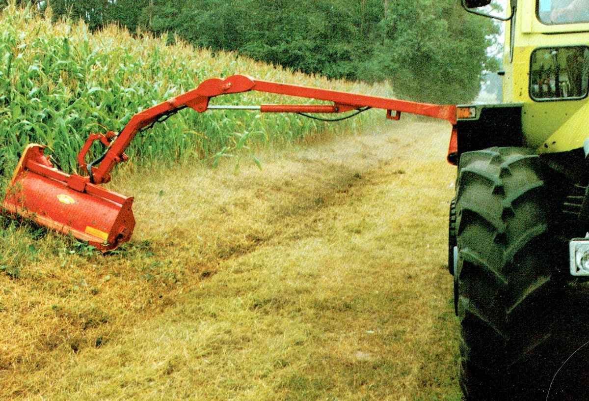 UnimogCommunity's tweet photo. Quite a long reach: the BM 550 embankment mower from Dücker on an MB-trac. Brochure title
#mbtrac #agrar #agriculture #forestry #forst #mbtracpower #systemschlepper #trac #traktor #mercedesbenztrac #tractechnik #unimogcommunity #duecker #maehtechnik https://t.co/0mTfcLzmVq
