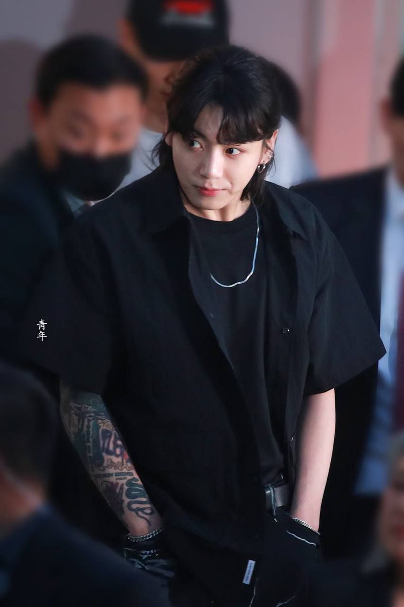 myu_kookv's tweet photo. CALVIN KLEIN                             CELINE https://t.co/yz2btDVrcW