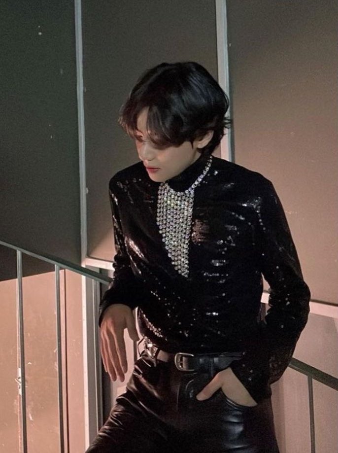 myu_kookv's tweet photo. CALVIN KLEIN                             CELINE https://t.co/yz2btDVrcW