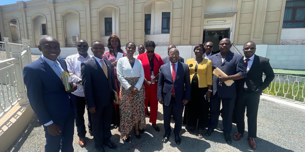 OMSCentrafrique's tweet photo. Le dossier de candidature de la #RCA 🇨🇫 au #fondspandemique approuvé par le comité technique présidé par le #PMCG Félix MOLOUA, en présence des Ministres #OneHealth et une 50taine de personnes venues de tous les secteurs. Prochaine étape, validation par le #PR @FA_Touadera. https://t.co/n1nA1SUEza
