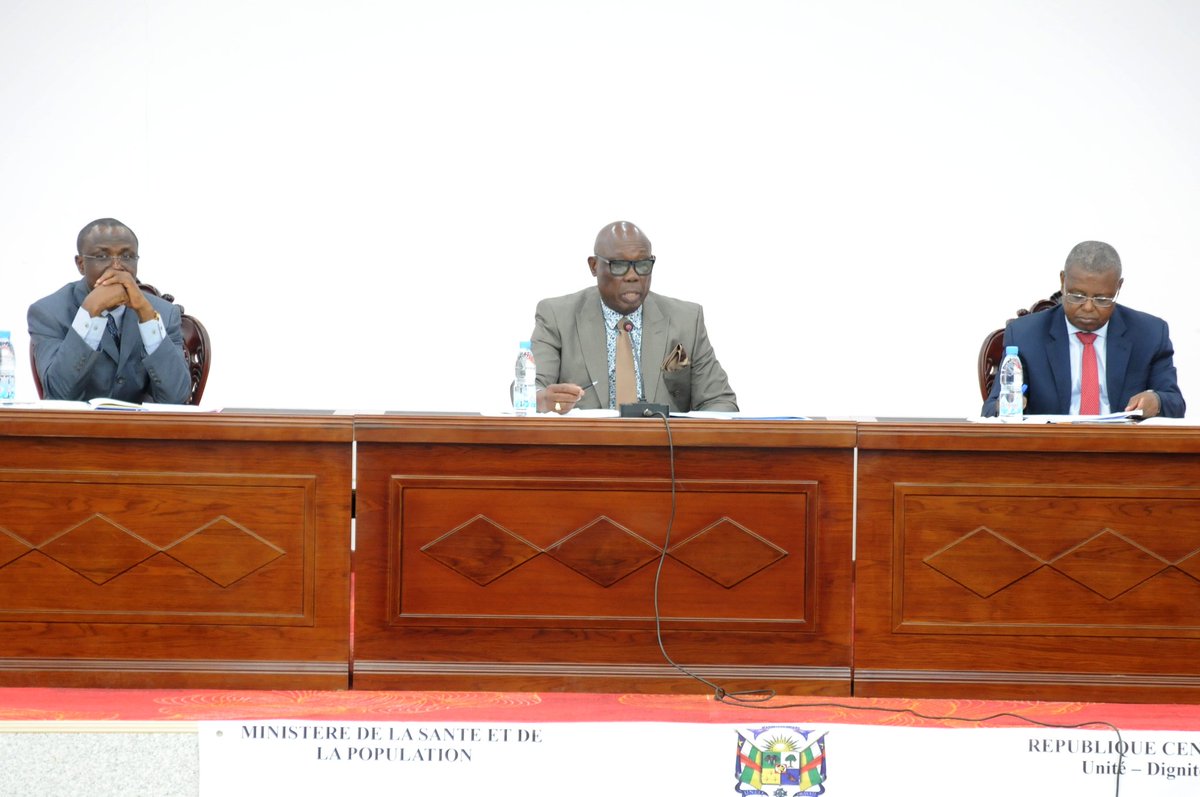 OMSCentrafrique's tweet photo. Le dossier de candidature de la #RCA 🇨🇫 au #fondspandemique approuvé par le comité technique présidé par le #PMCG Félix MOLOUA, en présence des Ministres #OneHealth et une 50taine de personnes venues de tous les secteurs. Prochaine étape, validation par le #PR @FA_Touadera. https://t.co/n1nA1SUEza