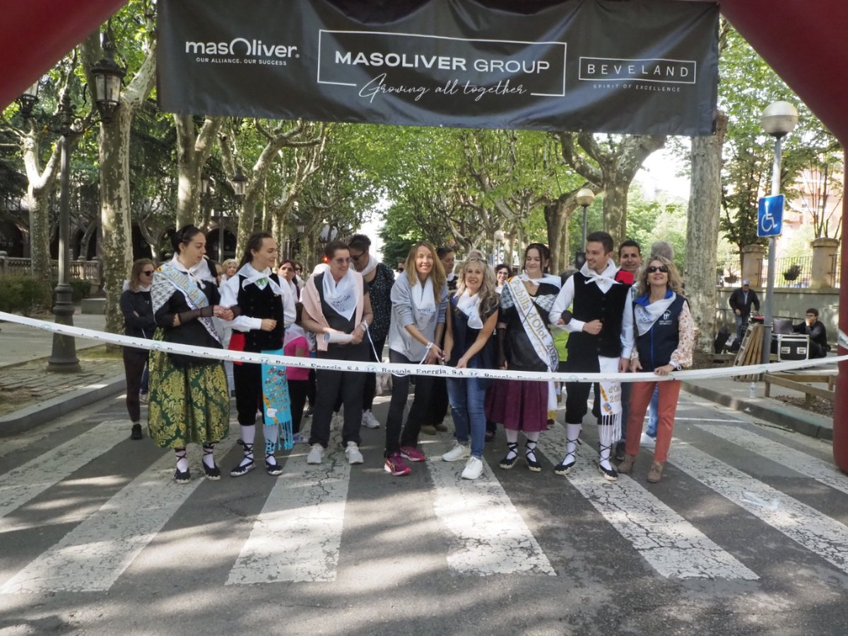 El pasado fin de semana participamos en la I Marcha del Día de la Madre organizada por el @citolot con los jugadores del equipo de diversidad funcional como voluntarios.
¡Gracias a todos por esta jornada tan especial!

#masoliver #rsc #marxadiadelamare #familia #olot