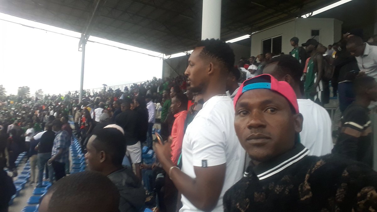 EMMYPLOVE2's tweet photo. At Bugesera Stadium mu mukino wahuzaga @SCKiyovuSports yakiriwe na @aprfcofficial wa #Peace_Cup urangiye ari 1-1.ariko neza neza 100% Umunyamakuru MURAMIRA Regis wa @FINEFmRwanda impungenge yarafite ku basifuzi ntibadutengushye bahise batwigaragariza neza abo baribo🙆 @Jahdeau https://t.co/zsMOWIhPXe