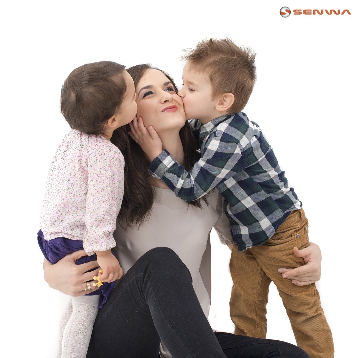 senwamobile's tweet photo. Madre no hay más que una, pero su amor es suficiente para toda una vida. ¡Feliz Día de las Madres! ♥ https://t.co/JZsaMOOkAv