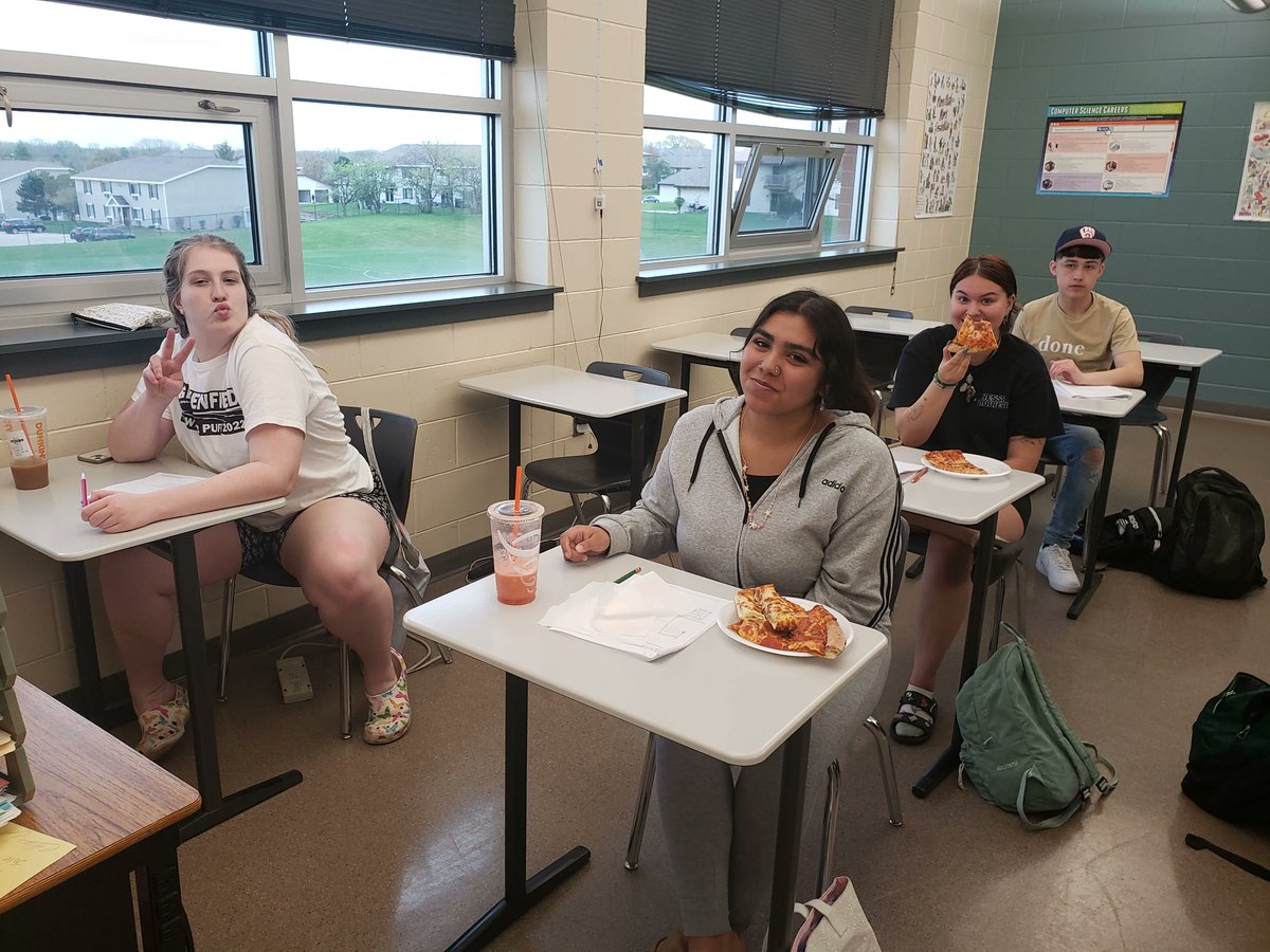 greenfield_hs's tweet photo. Students in AP-Computer Science Principles got together on a dreary Saturday to prepare for their AP Test. Great job Hawks! Way to go the extra mile! #hustlinhawks #hawksflyhigh #APtest https://t.co/u4sK8ewunV