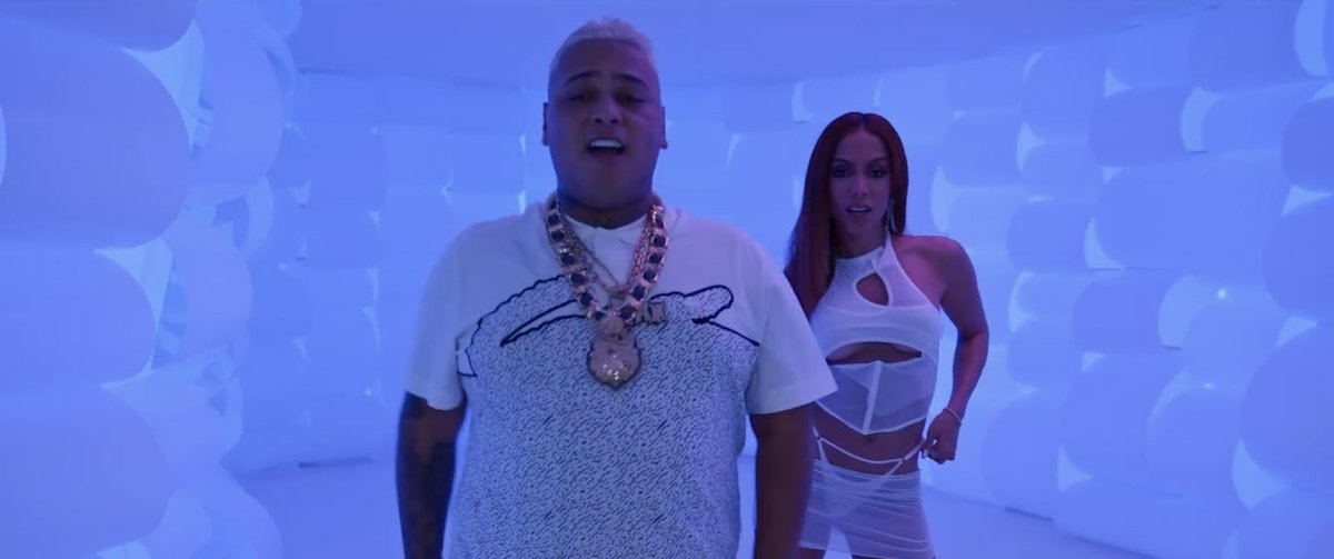 AnittaPress's tweet photo. The “Vai Vendo” music video is out now on YouTube. https://t.co/ymba6i1LBp