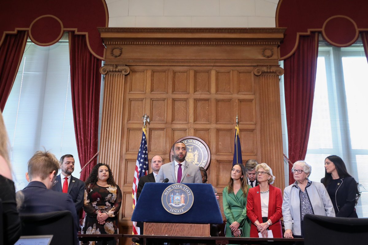 jamaaltbailey's tweet photo. Busy day in Albany! I had a number of bills moved through the Judiciary &amp; Finance committees, rallied for #CleanSlateNY and #LeadFreeNY, and joined my colleagues to
pass a victims’ rights bill package including my bill to improve housing access for survivors of domestic violence. https://t.co/dRk5Kt2q6H