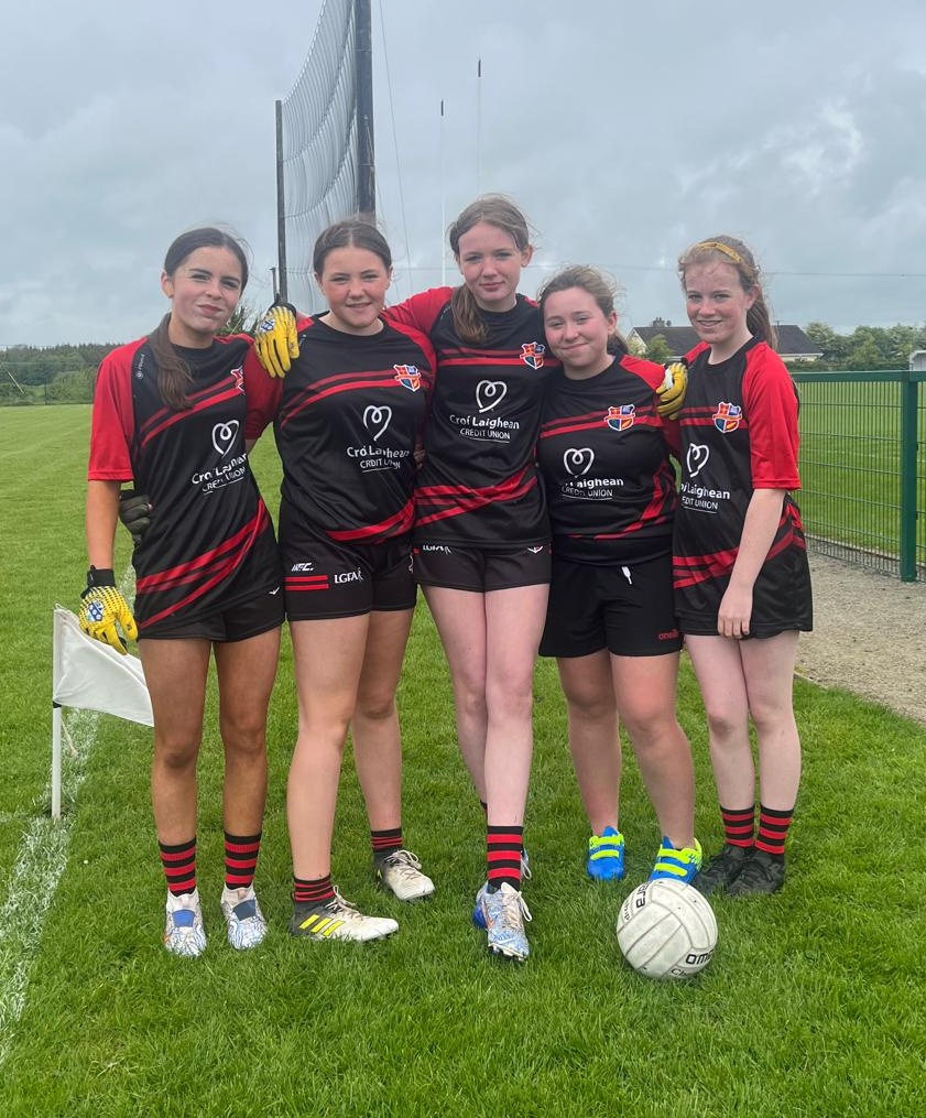 Our U14 girls had their final game of the year today v Tullamore College. Super performances all round! They also gave a debut to their brand new jerseys sponsored by @CLCreditUnion. 🏐👏 @OffalyLGFA @offalylocalnews