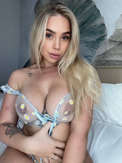 35% sale on my naughty site 😝 I&rsquo;m waiting for some fun with you 🥵  https://t.co/hX9tfwLvBI https://t