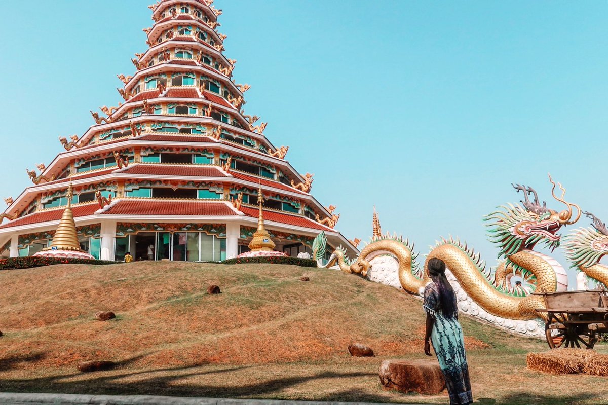 levelupwithanne's tweet photo. Thailand, the land of a thousand smiles and thousands more stunning temples ✨ https://t.co/FpoldwpDS9