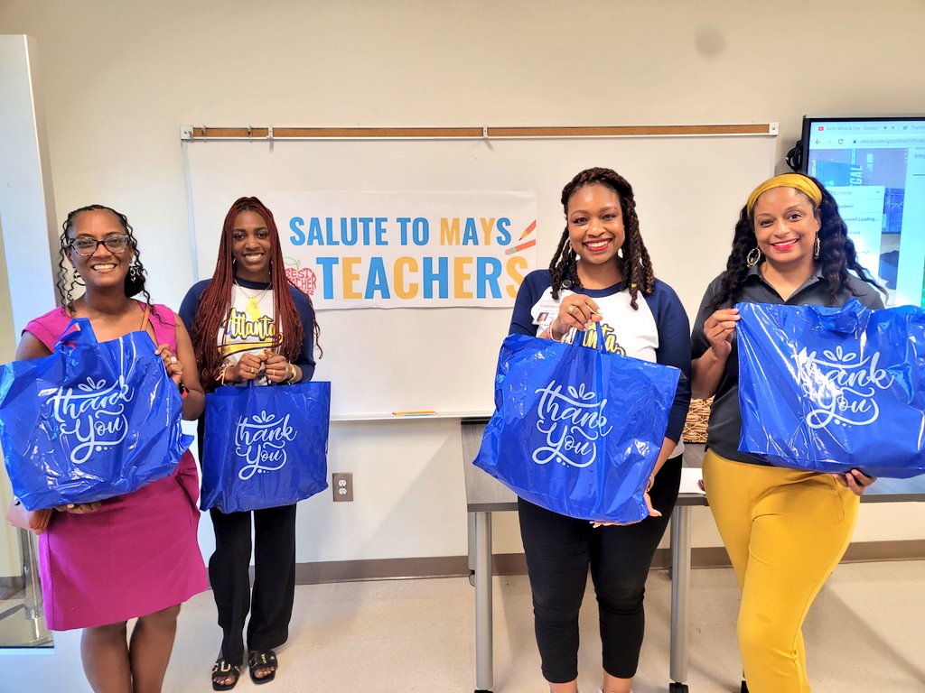 smithclass128's tweet photo. Happening Now on the  Hill: @apsupdate Showers Our Phenomenal Teachers while Acknowledging the Five Languages of Workplace Appreciation!! Thank You for Showing Up and Out for our Instructional Staff! 🧡💙💛 https://t.co/sAPe6dXDBb