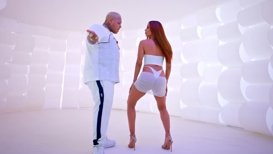 AnittaUpdateR's tweet photo. SAIU! O videoclipe de "Vai Vendo" já está disponível no canal oficial de Anitta. https://t.co/VDexTVQGZW
