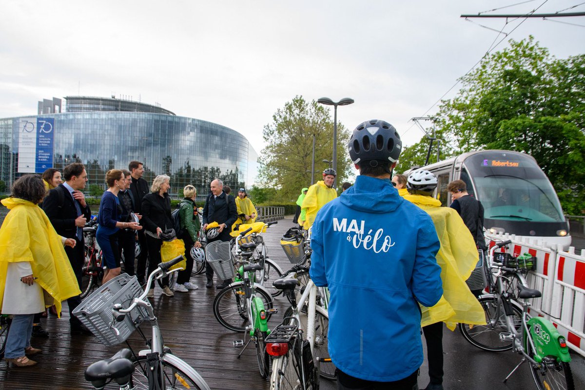 P_Vergriete's tweet photo. 🇫🇷🇪🇺 Les décideurs publics rassemblés au @PEStrasbourg pour échanger sur la place du vélo en Europe. Financements, infrastructures : comment favoriser le développement de l’usage du vélo au quotidien ? #AFITFrance https://t.co/RhBuaBZhMZ