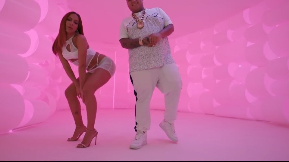 AnittaUpdateR's tweet photo. SAIU! O videoclipe de "Vai Vendo" já está disponível no canal oficial de Anitta. https://t.co/VDexTVQGZW