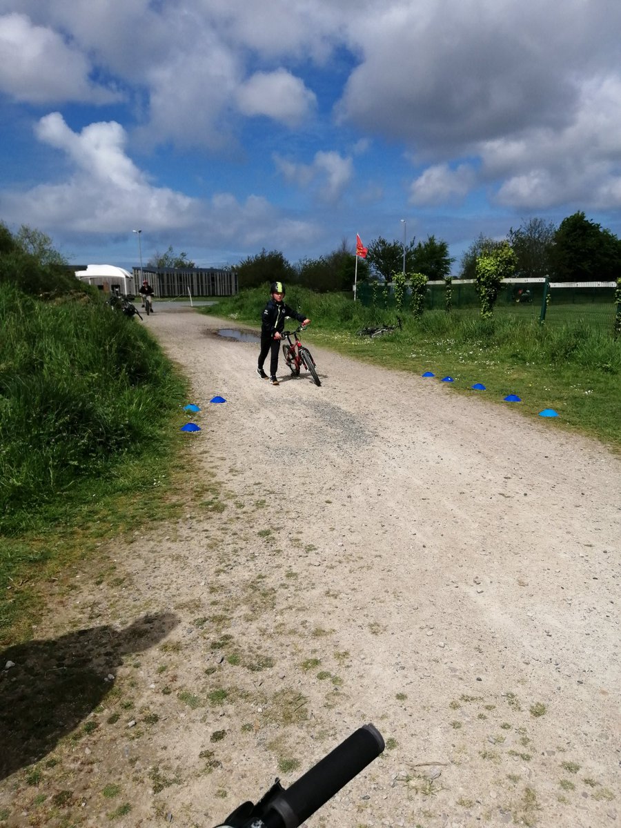 Sportscolaire50's tweet photo. Journée cross VTT à la lande Saint Gabriel  pour les écoles USEP de la zone Nord sous un beau soleil normand.
@dsden50 @Usep50 @usepnationale @UsepNormandie @VilleCherbourg https://t.co/xTlm9i6dj1