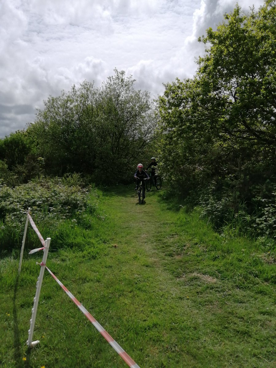 Sportscolaire50's tweet photo. Journée cross VTT à la lande Saint Gabriel  pour les écoles USEP de la zone Nord sous un beau soleil normand.
@dsden50 @Usep50 @usepnationale @UsepNormandie @VilleCherbourg https://t.co/xTlm9i6dj1