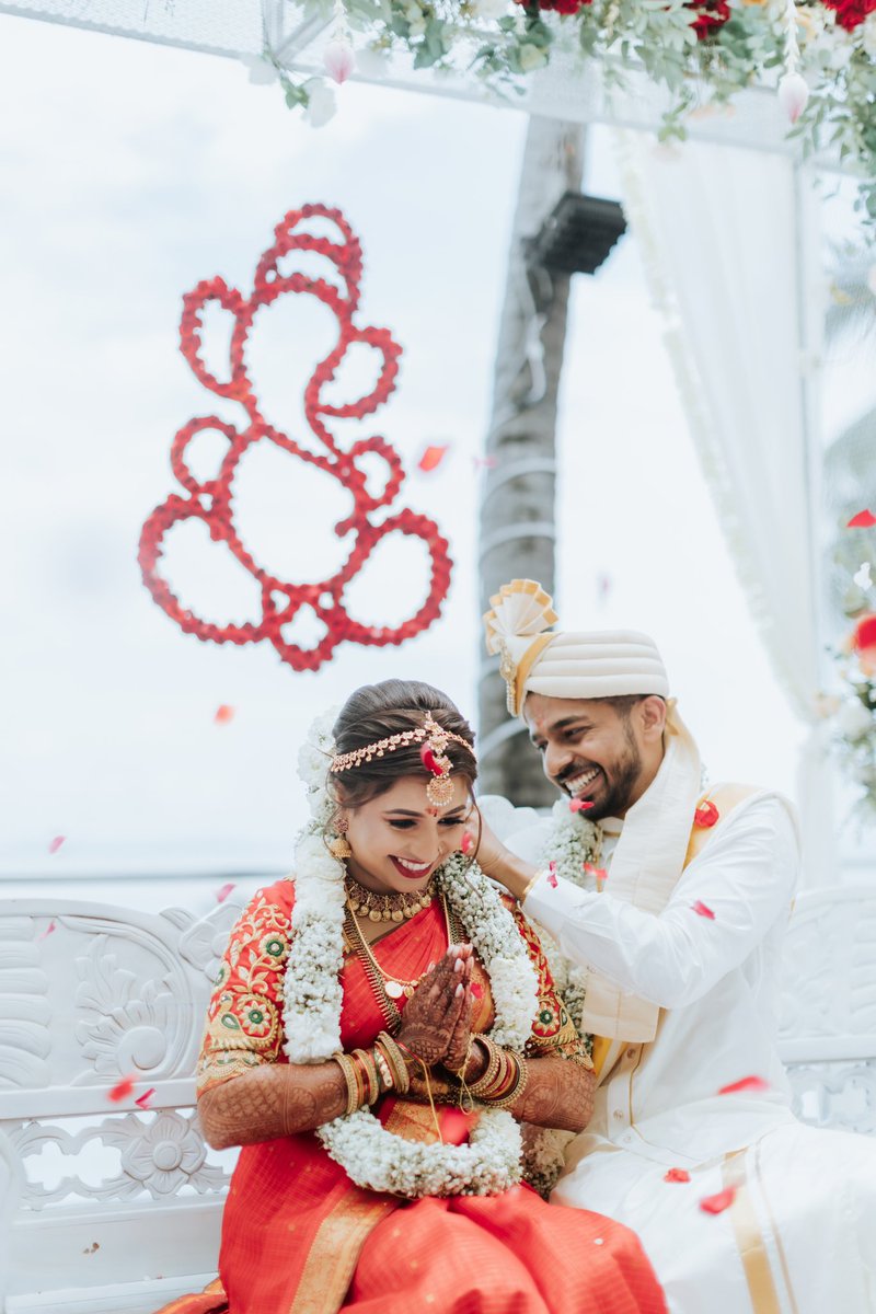 pavitratweets's tweet photo. Sharing photos from our recent beachside Tamil Hindu wedding 🥹♥️ https://t.co/iocVLMxNwX