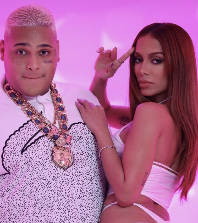 AnittaCrave's tweet photo. "Vai Vendo" music video is now available on YouTube.

Link:  https://t.co/Jv5jwkqxqL https://t.co/DdGgFJii2V