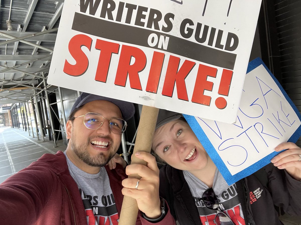 NRMA298's tweet photo. RT@The_AFM RT @WGAEast: Striking WGA members holding the line and shutting down production of….
>”Billions” in Chelsea &amp; Brooklyn
>”Daredevil” in Brooklyn (completely shut down)
>”Sinking Spring” in Philly
#WGAStrong https://t.co/s9VK2Ip4pb