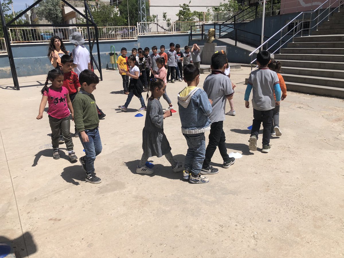 doc_enc's tweet photo. “Okulda Şenlik Var” projesi ekibi çocuklar gülsün diye bugün bizimle birlikteydi. Okulumuz bir başka güzeldi.Çocukların spor yolu ile eğlenerek öğrenmesini amaç edinen @GbbGenclikSpor @FatmaSahin ve @Z_Efiloglu na çok teşekkür ederiz.  @yasintepe @erdalkilinc27  @erdaltrn27 https://t.co/pJEv1eYPK0