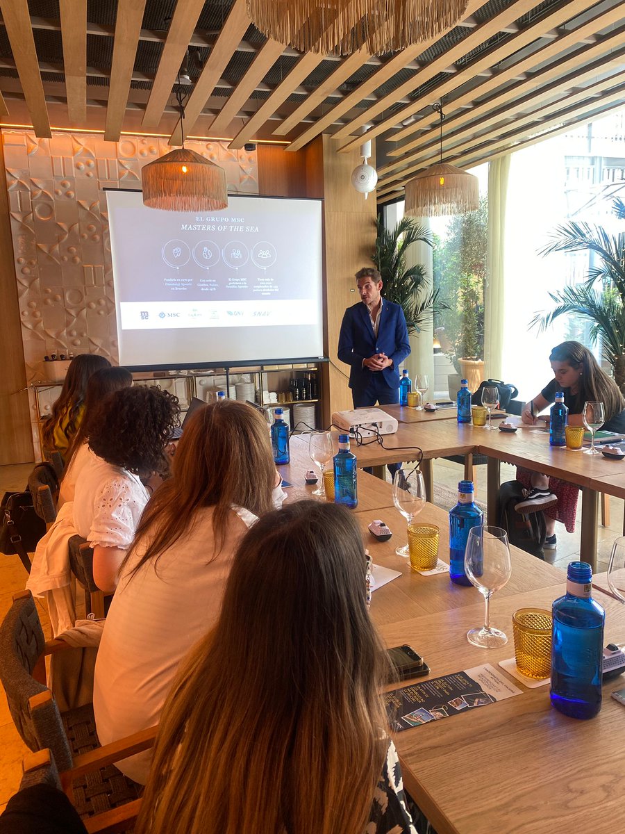 MSCCrucerosESP's tweet photo. Hoy hemos presentado los resultados de nuestro estudio: “I Radiografía del viajero actual”, acompañados de algunos medios de comunicación. Ha sido una presentación y comida muy agradable.¡Gracias a todos! En la foto, el director general, Fernando Pacheco. https://t.co/iEFVeAQGxQ https://t.co/rMeBI5shOS