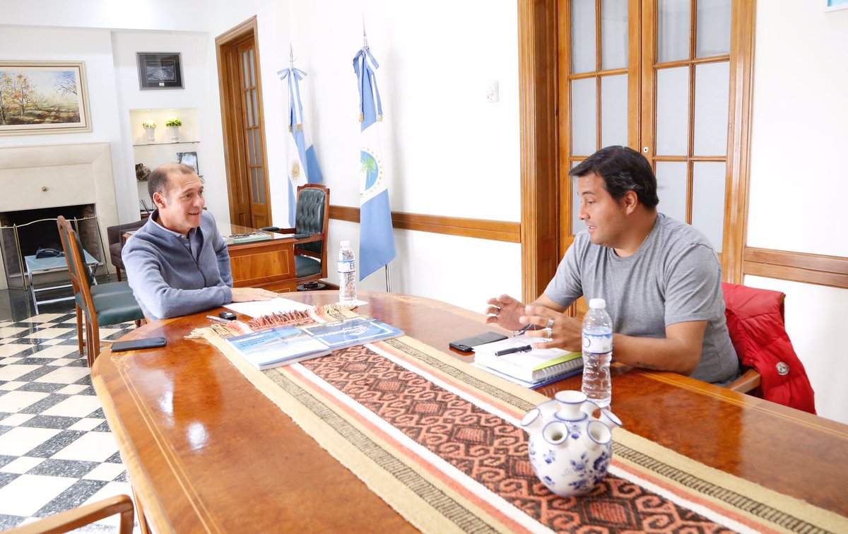 OmarGutierrezOk's tweet photo. Junto al intendente reelecto de Zapala, @CarlinKoopmann, seguimos profundizando la senda de crecimiento de la localidad.
Esta mañana, nos reunimos para continuar los proyectos que integran nuestra agenda de #TrabajoEnEquipo y planificar nuevas acciones.
#JuntosPodemosMás https://t.co/Yp6xy7Wp0i