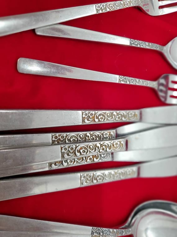 suedalsing's tweet image. Stylecraft, 18 pieces, Stainless Steel Flatware, etsy.me/324mzNA #stylecraft #18pieces #madeinjapan #mcm #housewarminggift @etsymktgtool