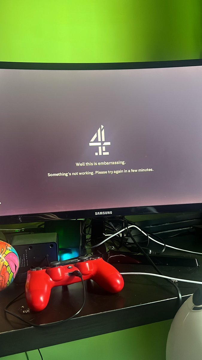 cassmaria33's tweet photo. @Channel4 pls i just wanna watch mafs https://t.co/K4ngzdTo5h