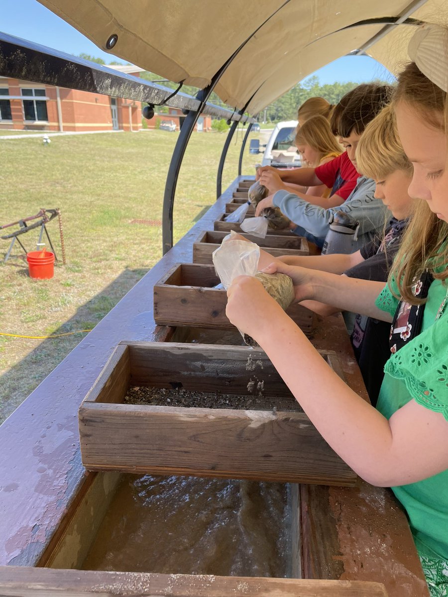 mskatiefowler's tweet photo. We LOVED learning about the rock cycle and the different types of gems!  It’s the perfect on-campus field trip. Thank you so much, Huck’s Lost Mine! #fieldtrip #gemmining #MCES 

https://t.co/ZdtChbq6Wz https://t.co/AxHfb9Y2gF