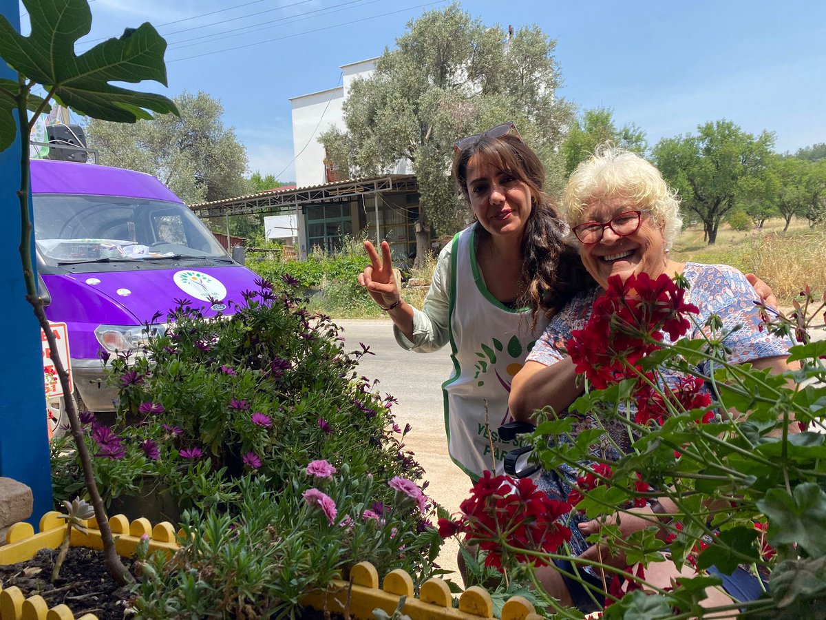 YesilSolMugla's tweet photo. Bodrum’da Kızılağaç, Kumköy, İrmene mahalleleri halkıyla buluştuk.
Yeşil Sol Parti olarak Muğla’dan da vekil çıkarabiliriz.
Parlamentodaki gücümüzü arttırmak için oylar ‘ağaç’a, oylar yeşile.

#BuradayızBirlikteDeğiştireceğiz #DeğisimeSon4Gün https://t.co/vJwAbOVqAk