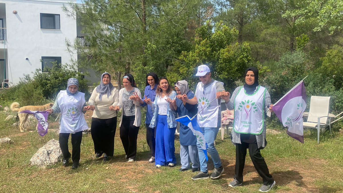YesilSolMugla's tweet photo. Bodrum’da Kızılağaç, Kumköy, İrmene mahalleleri halkıyla buluştuk.
Yeşil Sol Parti olarak Muğla’dan da vekil çıkarabiliriz.
Parlamentodaki gücümüzü arttırmak için oylar ‘ağaç’a, oylar yeşile.

#BuradayızBirlikteDeğiştireceğiz #DeğisimeSon4Gün https://t.co/vJwAbOVqAk