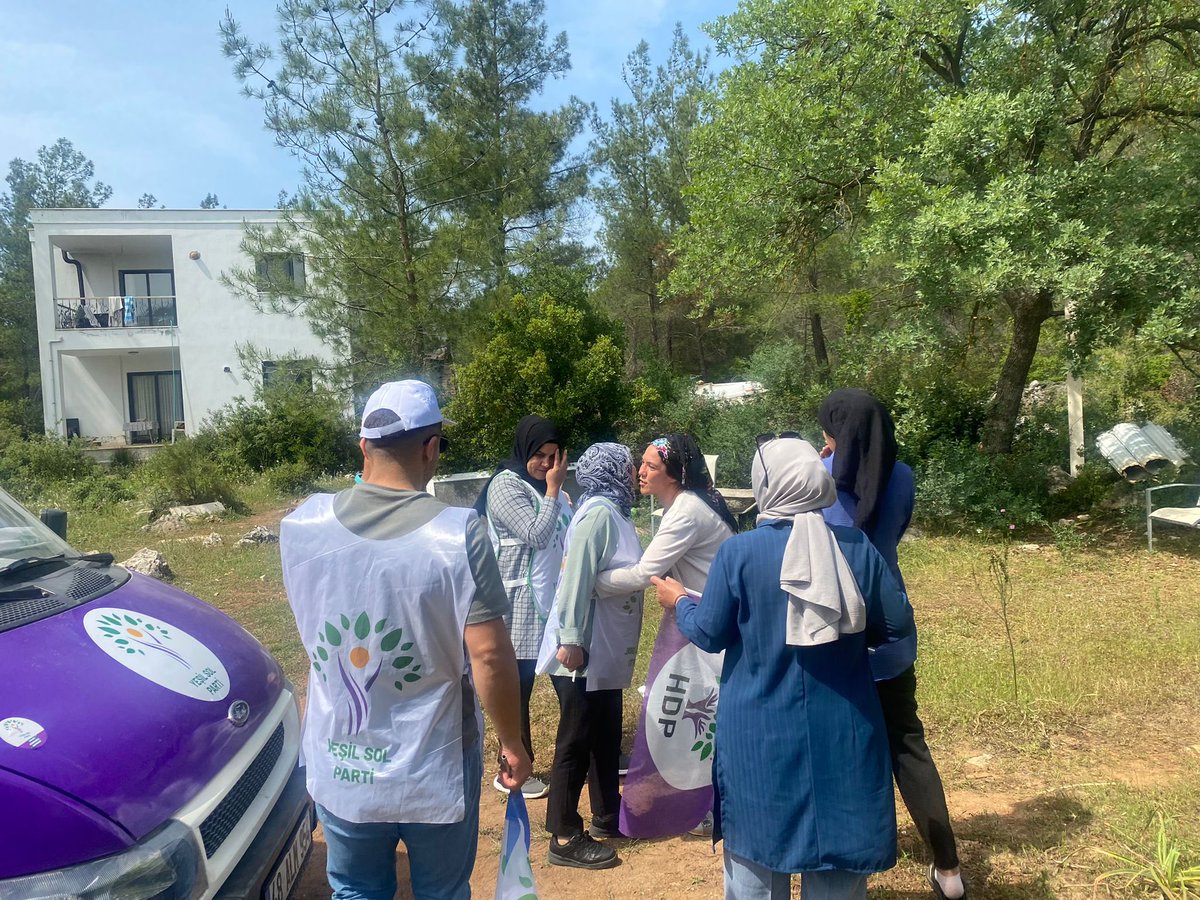 YesilSolMugla's tweet photo. Bodrum’da Kızılağaç, Kumköy, İrmene mahalleleri halkıyla buluştuk.
Yeşil Sol Parti olarak Muğla’dan da vekil çıkarabiliriz.
Parlamentodaki gücümüzü arttırmak için oylar ‘ağaç’a, oylar yeşile.

#BuradayızBirlikteDeğiştireceğiz #DeğisimeSon4Gün https://t.co/vJwAbOVqAk