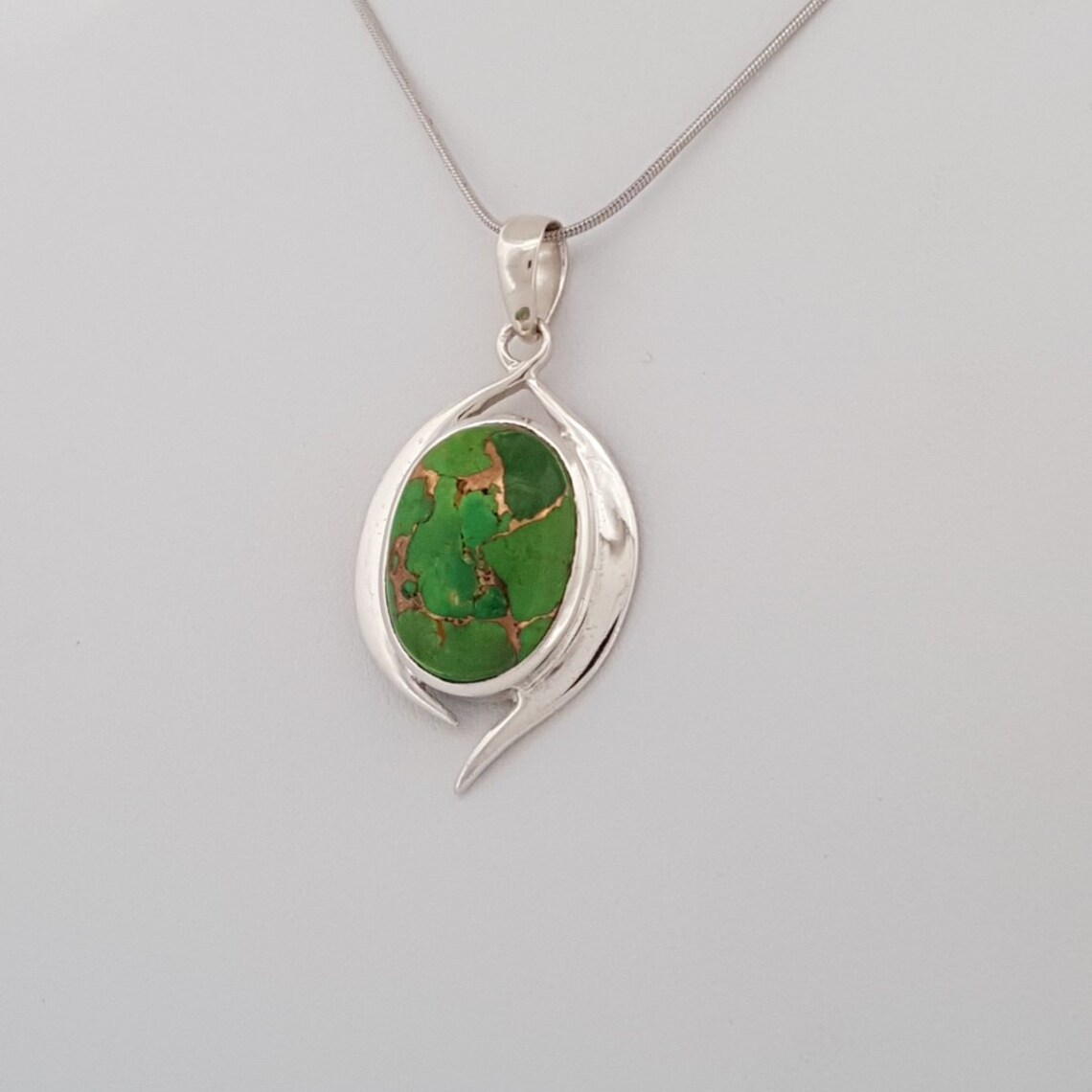 eco925silver's tweet photo. Handcrafted with a captivating green Mohave turquoise cabochon set in sterling silver. This unique piece is perfect for daily wear or special occasions.  #EchoesCollection #MohaveTurquoise #HandcraftedJewellery #GreenJewellery #SilverJewellery #StatementAccessory #ElegantStyle https://t.co/o9hzgKH5r1
